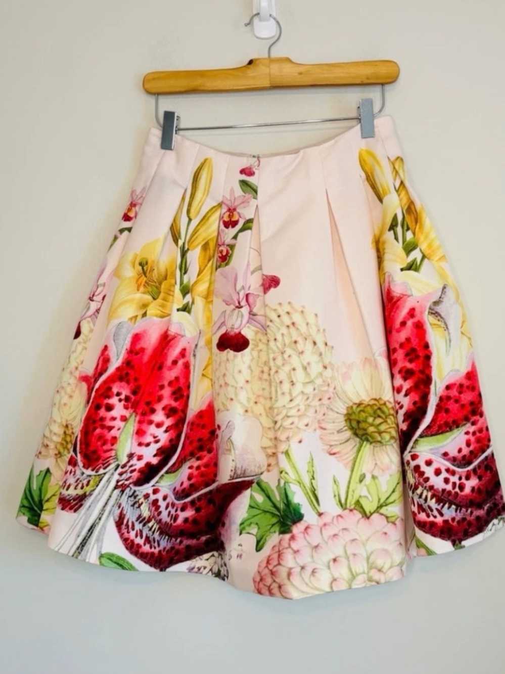 Ted Baker Pink Floral Circle Skirt with Bold Botanical Print size 1 2/4 USA
